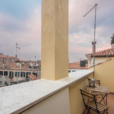 Bright Apartment On Venetian Roofs R&R מראה חיצוני תמונה